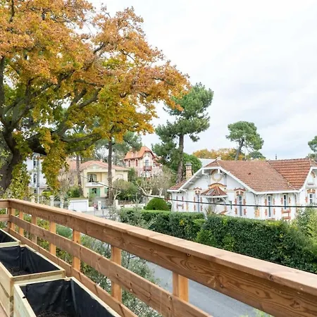 Bright House With Terrace In Arcachon
