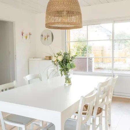בית נופש Bright House With Terrace In Arcachon ארסשון