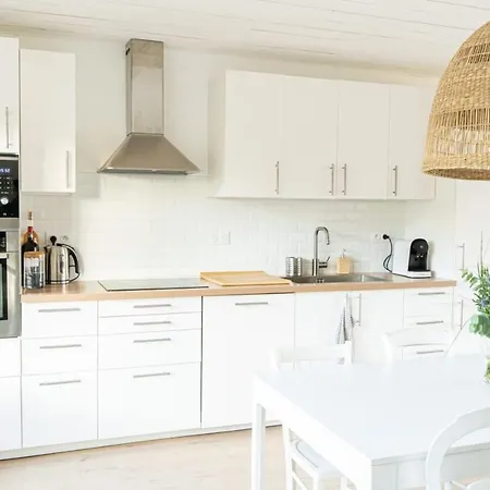 Bright House With Terrace In Arcachon ארסשון