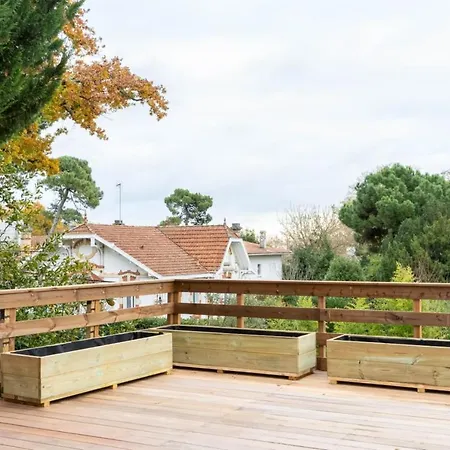Bright House With Terrace In Arcachon בית נופש