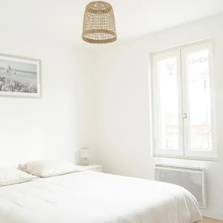 Bright House With Terrace In Arcachon